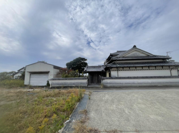 「広大な敷地でのびのび暮らせる物件」南国市十市　中古一戸建て