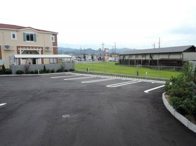 【駐車場】