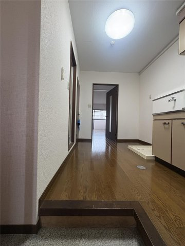メゾンドアレイ新町の玄関