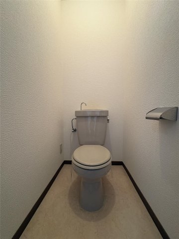 メゾンドアレイ新町のトイレ