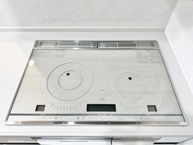 中央区城北1丁目の設備|3口IHで同時調理もスムーズ！フラットな天板で、調理後のお掃除もラクラクですよ♪