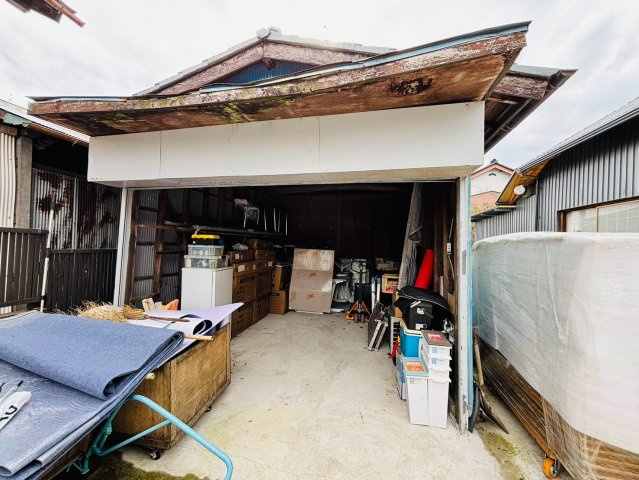 取手市押切　倉庫・事務所・住居つきの駐車場