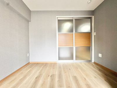 【子供部屋】 | ライオンズマンション江坂 | こちらの物件近くの教育施設や、スーパー・公園など、物件周辺の住環境を併せてご案内させて頂きます。ぜひ、現地での暮らしをイメージなさって下さい！