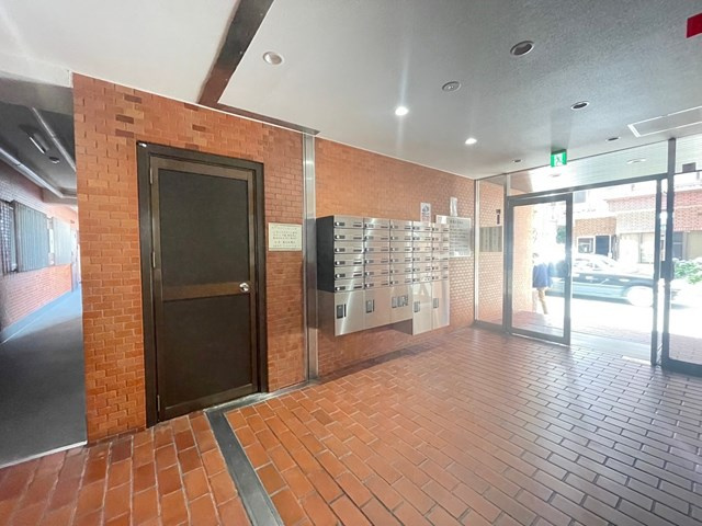 【その他共用部分】 | ライオンズマンション江坂 | 現在ご返済中のカーローン・カードローン・教育ローンなどを住宅ローンに一本化したり、家具家電購入費用・引越し費用を住宅ローンと組み合わせるなど、お客さまにメリットの多い住宅ローンのご提案が可能です。
