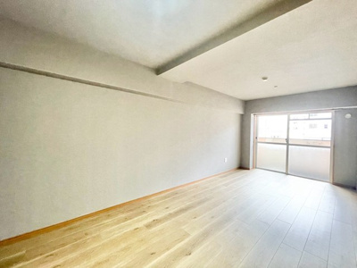 【居間・リビング】 | ライオンズマンション江坂 | エイブルだけの嬉しいサービス、ご用意しております。詳細は、お気軽に当社までお問合せ下さいませ！
