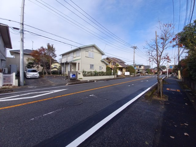 宇都宮市戸祭台中古住宅の前面道路含む現地写真