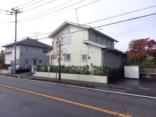 宇都宮市戸祭台中古住宅の前面道路含む現地写真