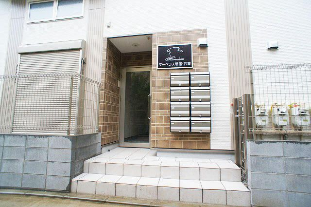 マーベラス新宿若葉のエントランス