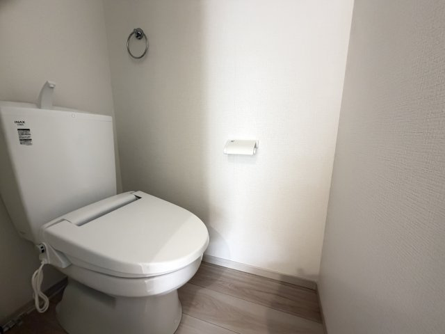リガーレ高崎市棟高21期　1号棟のトイレ|2階トイレです。清潔感のある白を基調としています。