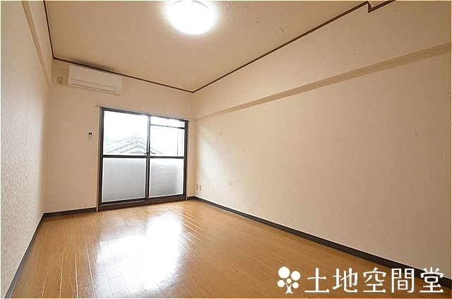 北九州市八幡西区八千代町の賃貸マンションの居間・リビング