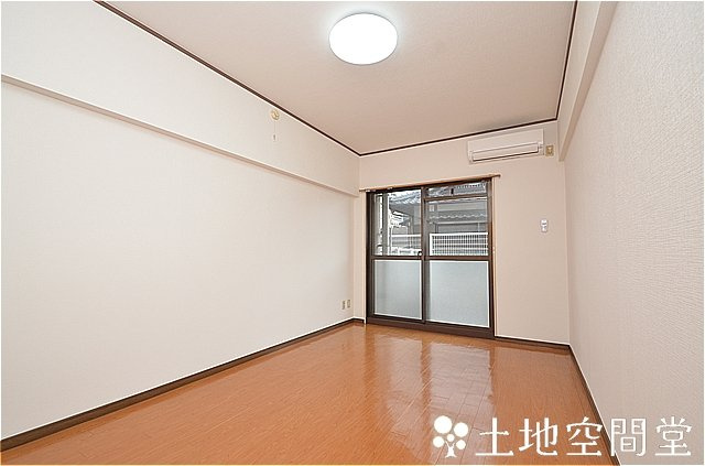 北九州市八幡西区八千代町の賃貸マンションの居間・リビング