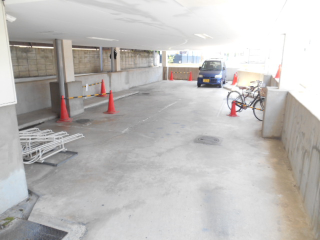 エーデル緑地の駐車場