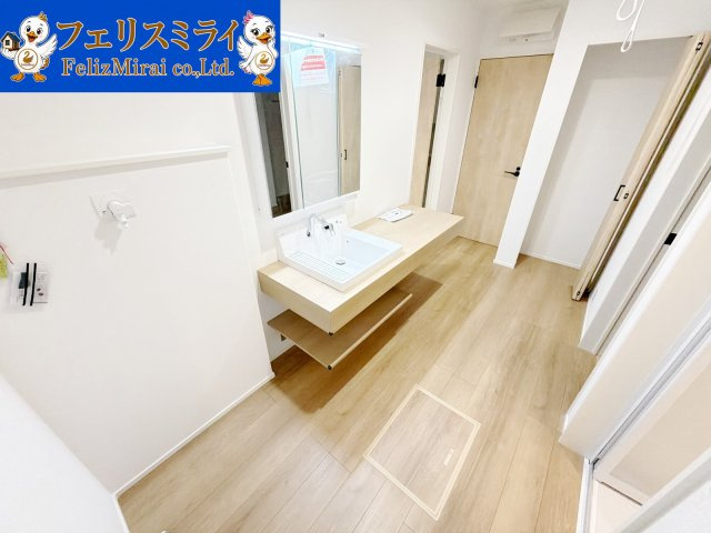 LiGNAGE 加古川市平岡町土山1期（全1棟）1号棟の独立洗面台