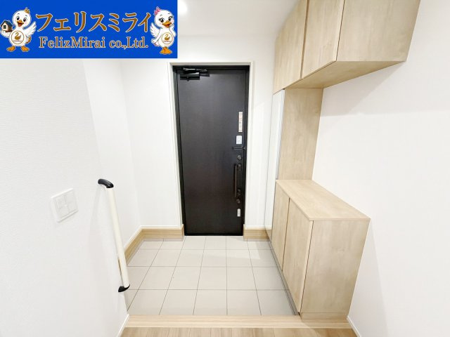 LiGNAGE 加古川市平岡町土山1期（全1棟）1号棟の玄関