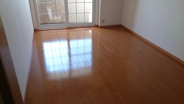 バスケ　ド　フルール　Aの洋室|ダイニングキッチンの続き部屋6.1帖洋室になります＊こちらの部屋からバルコニーに出られます♪