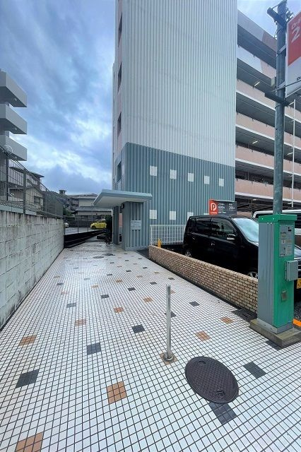 福岡市博多区南八幡町２丁目の賃貸マンションの駐車場