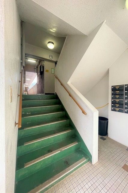 福岡市博多区南八幡町２丁目の賃貸マンションのエントランス