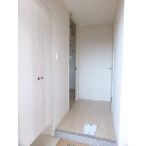 【玄関】 | アジリア博多イースト | 別号室の写真になります。現況優先。