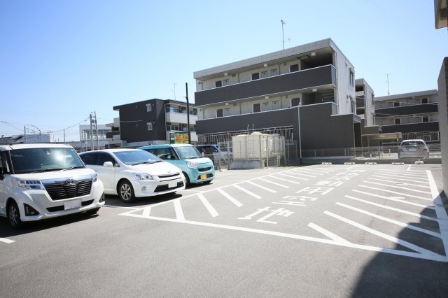 Lupinusの駐車場