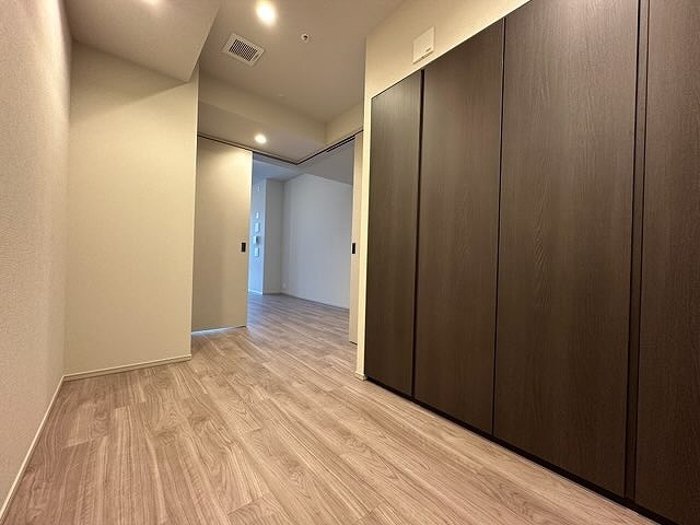 ブランズタワー大阪本町の洋室