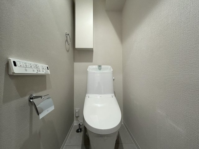 気持ち良きリバーサイドに佇む三方向採光得られる角部屋！室内の配管までも交換され、室内で気になるところある？ってレベルに仕上がりました。面積の割には開放的な『ビッグヴァンポートサイド横浜』リフォームのトイレ|トイレもきれいです
