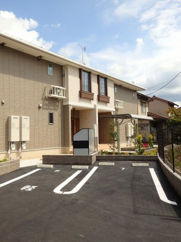 グランドハイツ古市橋Ａの駐車場|カースペースがあります