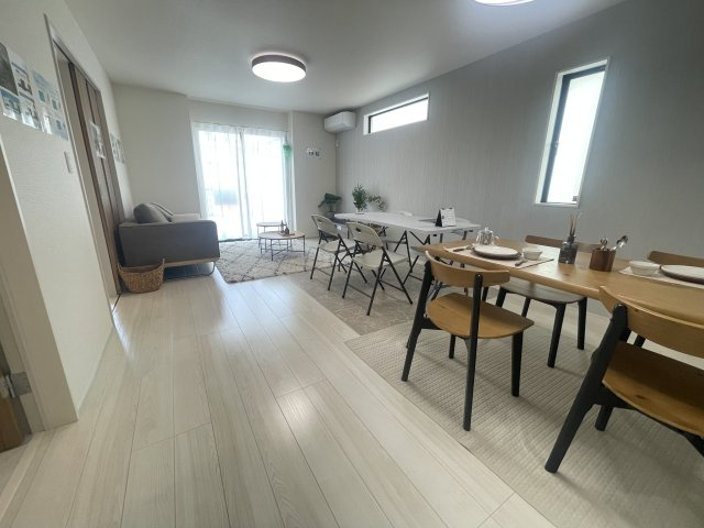 南風原町津嘉山（全4棟）2号棟の居間・リビング|※同仕様写真です