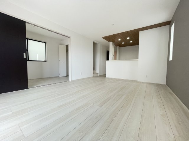 南風原町津嘉山（全4棟）2号棟の居間・リビング|※同仕様写真です