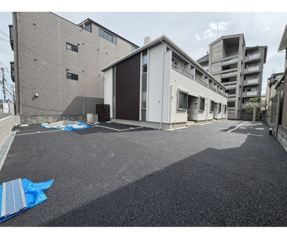 京都市下京区観喜寺町のタウンの駐車場