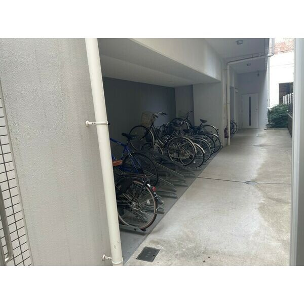 ラルーチェ北梅田の駐車場
