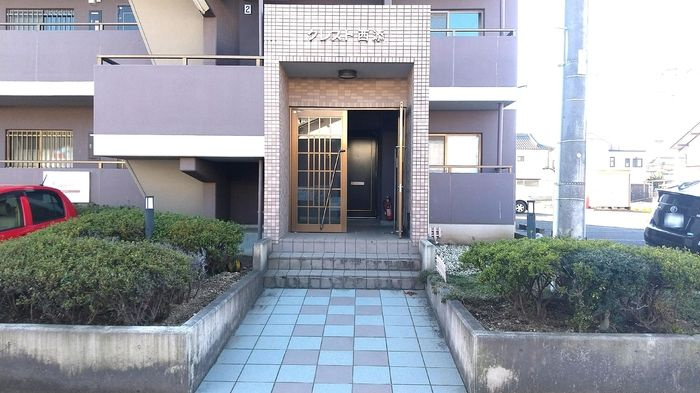 クレスト西添のエントランス
