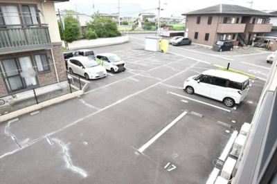【駐車場】 | フォレスト A棟 | 駐車場