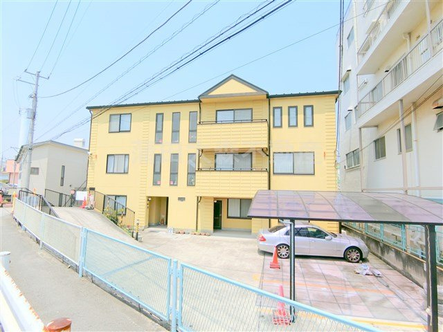 ラ・カーサ多摩川Ⅰの外観|2003年3月築　鉄骨造地上3階建て総戸数6戸の賃貸マンション
多摩川近くの東京都大田区矢口3丁目　東急多摩川線武蔵新田駅徒歩15分
