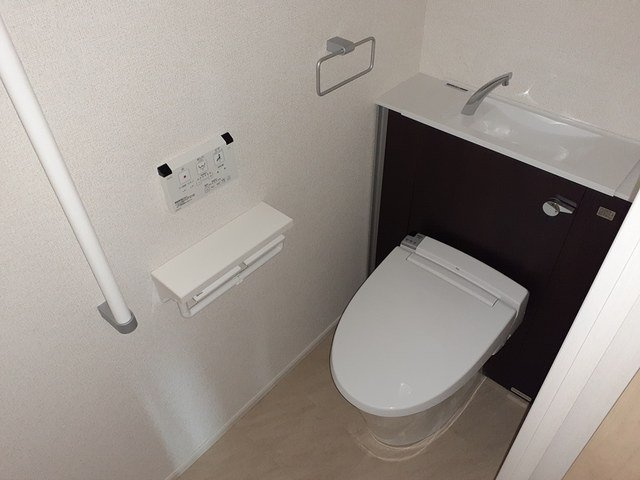 コンパクトで使いやすいトイレです