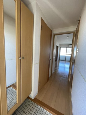 ライズ平成東参番館の玄関