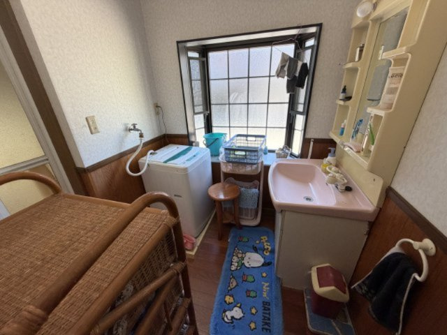 天草市志柿町 中古戸建の独立洗面台