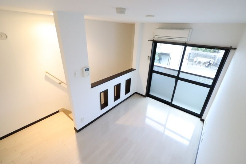 福岡市博多区光丘町３丁目のアパートの居間・リビング