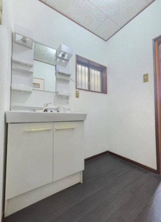 交北1丁目　中古一戸建ての独立洗面台|シャワー付き洗面化粧台
■物件内覧・資金計画相談・住宅ローン相談、リフォーム相談、お問合せ受付中■
※当日・翌日のご内覧、ご相談はお電話でのお問合せがスムーズです！