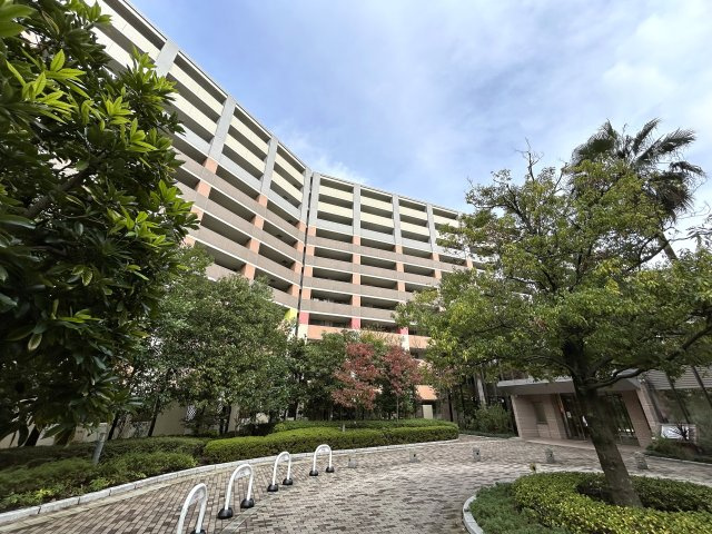 ８０㎡超のワイドタイプなペット可マンション！ゴミは年中無休で出し放題！室内にある家具・エアコン１台はプレゼントでこの世界観のままお引き渡しです！『ライオンズマンションセントワーフ横濱』リノベーション