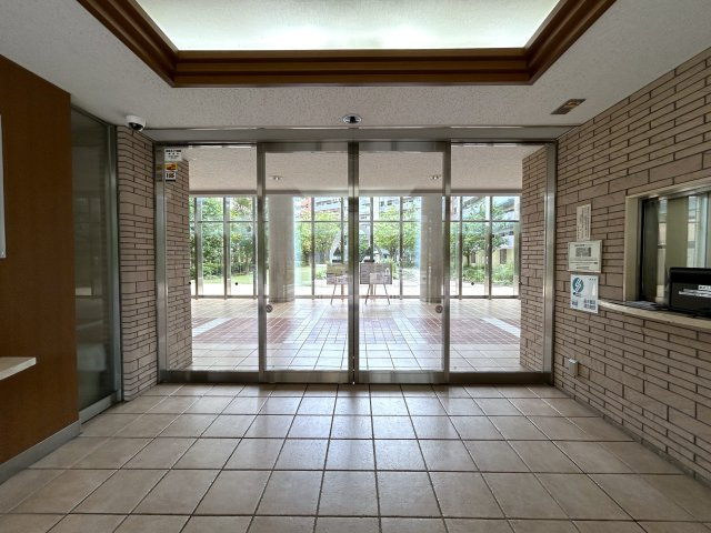 ８０㎡超のワイドタイプなペット可マンション！ゴミは年中無休で出し放題！室内にある家具・エアコン１台はプレゼントでこの世界観のままお引き渡しです！『ライオンズマンションセントワーフ横濱』リノベーション