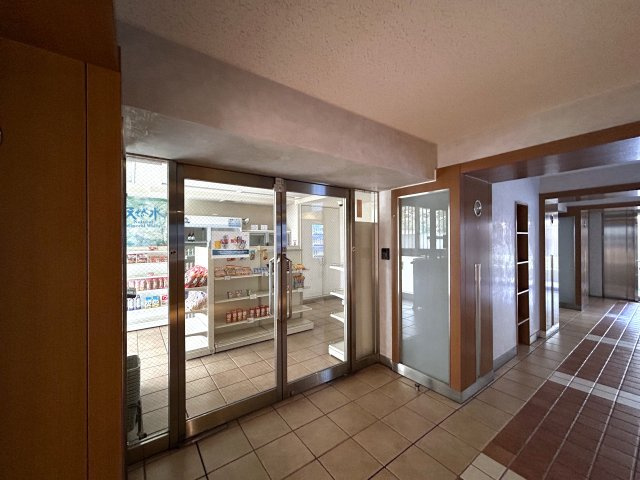 ８０㎡超のワイドタイプなペット可マンション！ゴミは年中無休で出し放題！室内にある家具・エアコン１台はプレゼントでこの世界観のままお引き渡しです！『ライオンズマンションセントワーフ横濱』リノベーションのその他共用部分