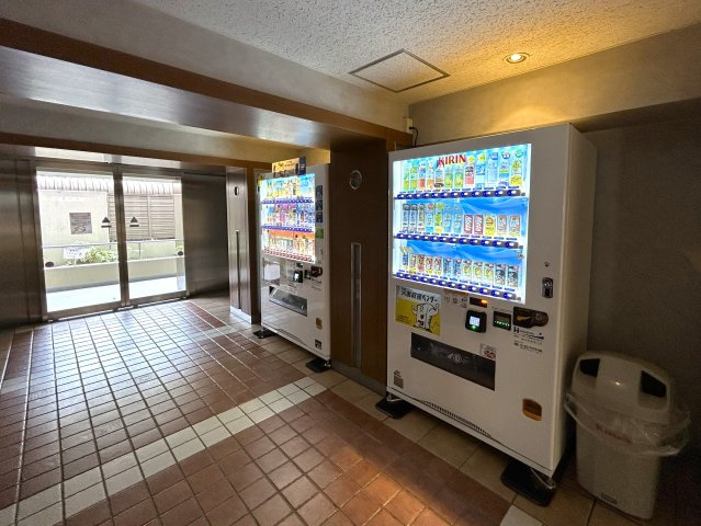 ８０㎡超のワイドタイプなペット可マンション！ゴミは年中無休で出し放題！室内にある家具・エアコン１台はプレゼントでこの世界観のままお引き渡しです！『ライオンズマンションセントワーフ横濱』リノベーションのその他共用部分