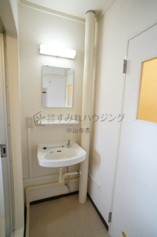 公社　宝塚安倉の洗面所|参考、同建物・反転間取りの号室