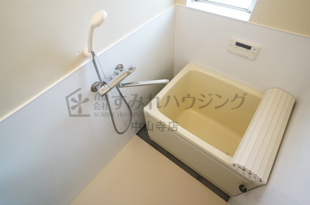 公社　宝塚安倉の浴室|参考、同建物・反転間取りの号室