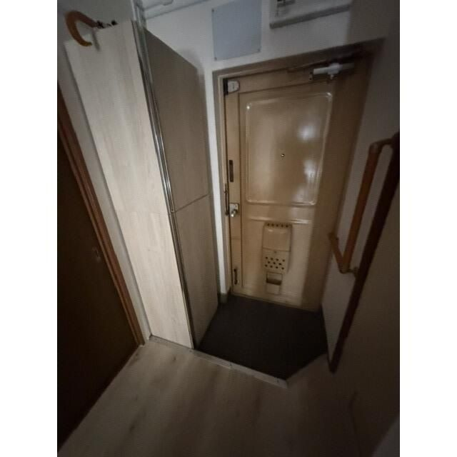 鶴見スカイマンションの玄関
