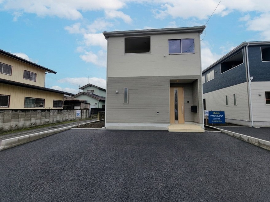 【Cradle garden】宇都宮市上戸祭第6　全2邸の駐車場|〇2号棟【4LDK+カースペース２台】
東南角地のような開放感♪南道路で陽だまりに包まれる心地よい2号棟。南側が通路になっていることで、隣家と距離が確保されています。

※2026年10月撮影