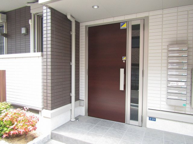 D-room茨木のエントランス