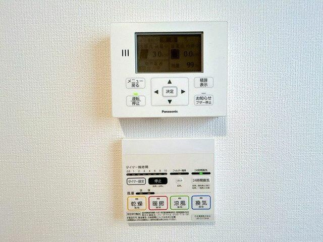 中古戸建て・仲介手数料半額）小牧市小松寺２丁目１４９－２の設備|給湯器パネルと浴室暖房乾燥機