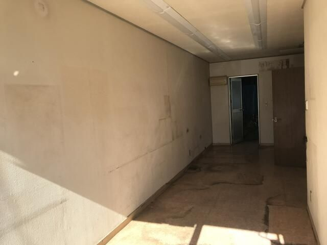 頼住店舗の内装