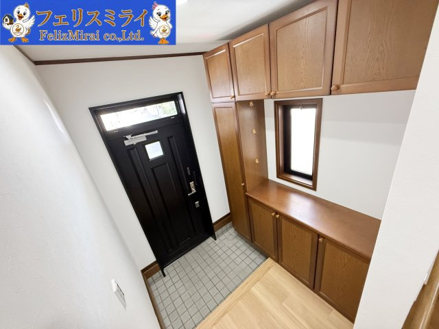 加古川市加古川町中津　中古戸建の玄関